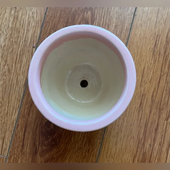 Floral ceramic plant pot. 4” diameter. 3 3/4” tall. Excellent for small plants. - Picture 5 of 6